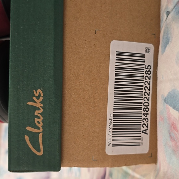 New Women's Wine Clarks Booties with Side Zip, Braid and Buckle. Size 8.5 medium - Picture 3 of 7